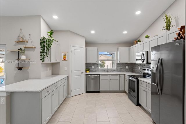 2013 NW Juanita Pl, Cape Coral, FL 33993