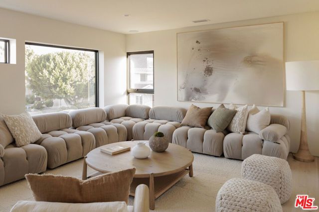 3565 Crownridge Drive, Sherman Oaks, CA 91403