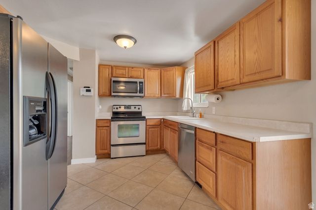 6622 S GEORGIA DR, West Jordan, UT 84084