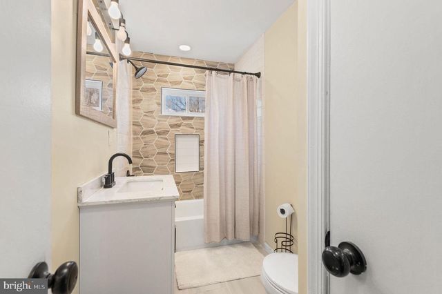 2972 MADISON AVE, Abington, PA 19001