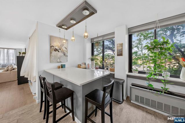 300 Winston L22, Cliffside Park, NJ 07010