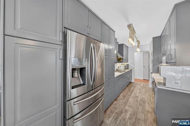 300 Winston L22, Cliffside Park, NJ 07010