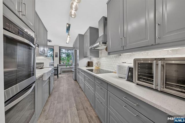 300 Winston L22, Cliffside Park, NJ 07010