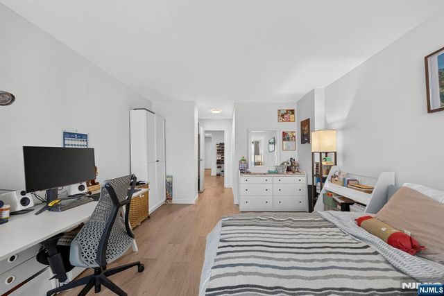 300 Winston L22, Cliffside Park, NJ 07010