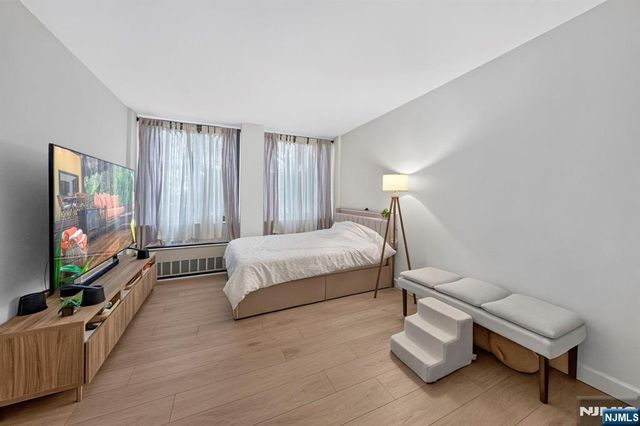 300 Winston L22, Cliffside Park, NJ 07010