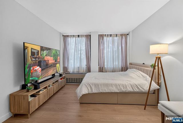 300 Winston L22, Cliffside Park, NJ 07010