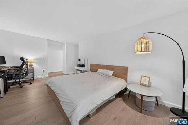 300 Winston L22, Cliffside Park, NJ 07010