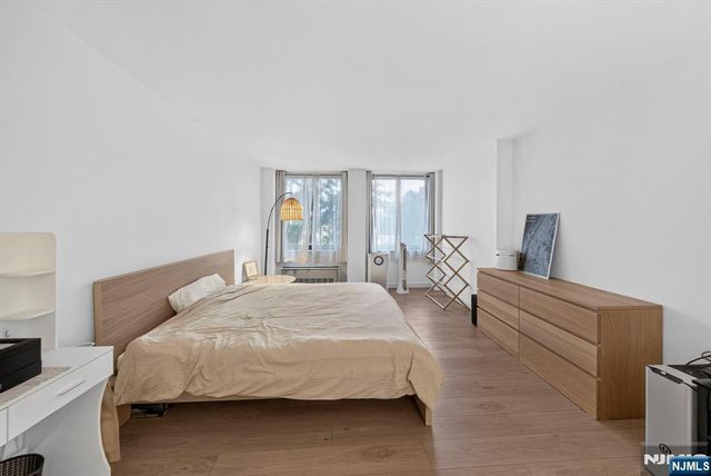 300 Winston L22, Cliffside Park, NJ 07010