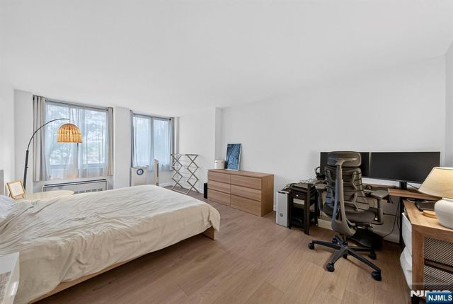 300 Winston L22, Cliffside Park, NJ 07010