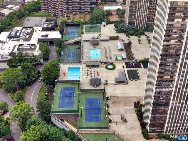 300 Winston L22, Cliffside Park, NJ 07010