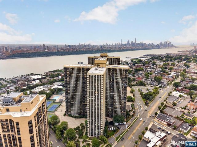 300 Winston L22, Cliffside Park, NJ 07010