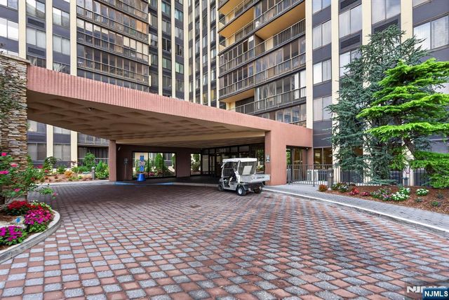 300 Winston L22, Cliffside Park, NJ 07010