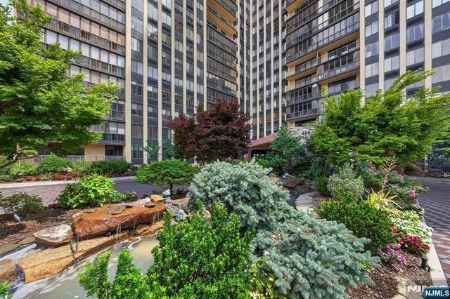 300 Winston L22, Cliffside Park, NJ 07010
