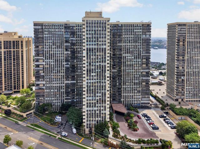 300 Winston L22, Cliffside Park, NJ 07010