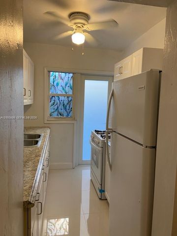 1995 Marseille Dr 5, Miami Beach, FL 33141