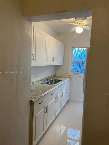 1995 Marseille Dr 5, Miami Beach, FL 33141
