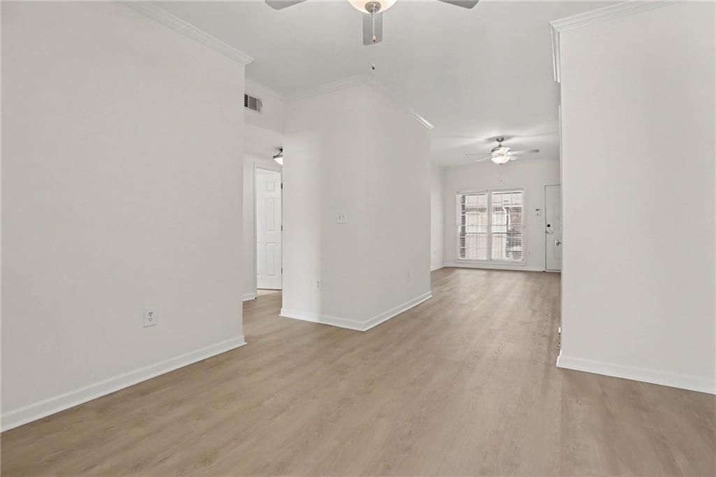 Image 10 of property listing at 3675 Peachtree Road NE 34, Atlanta, GA 30319