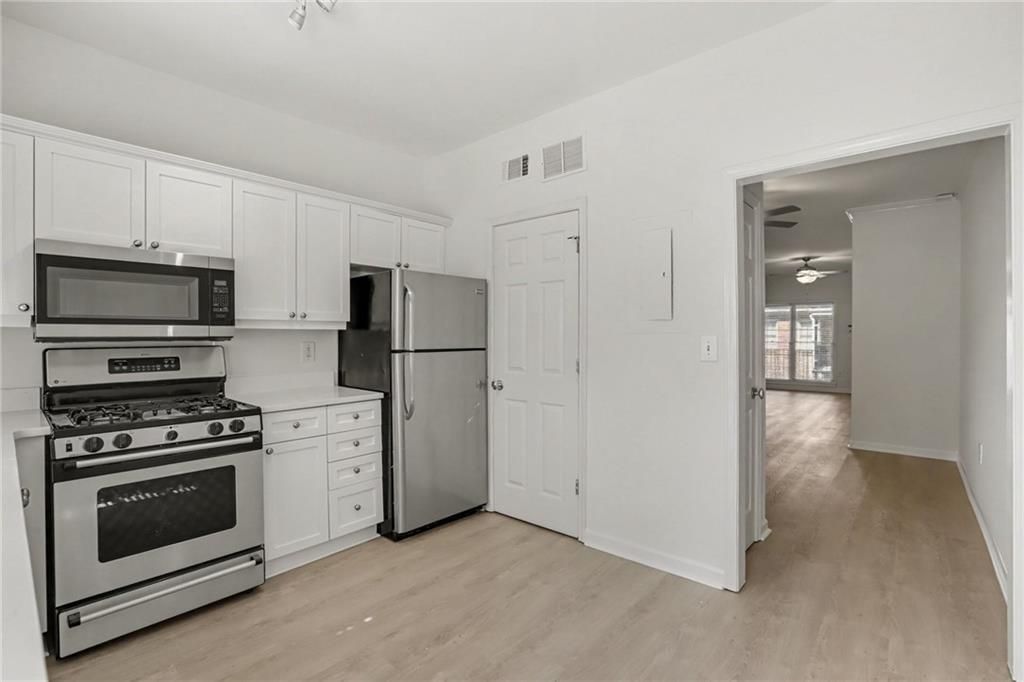 Image 14 of property listing at 3675 Peachtree Road NE 34, Atlanta, GA 30319