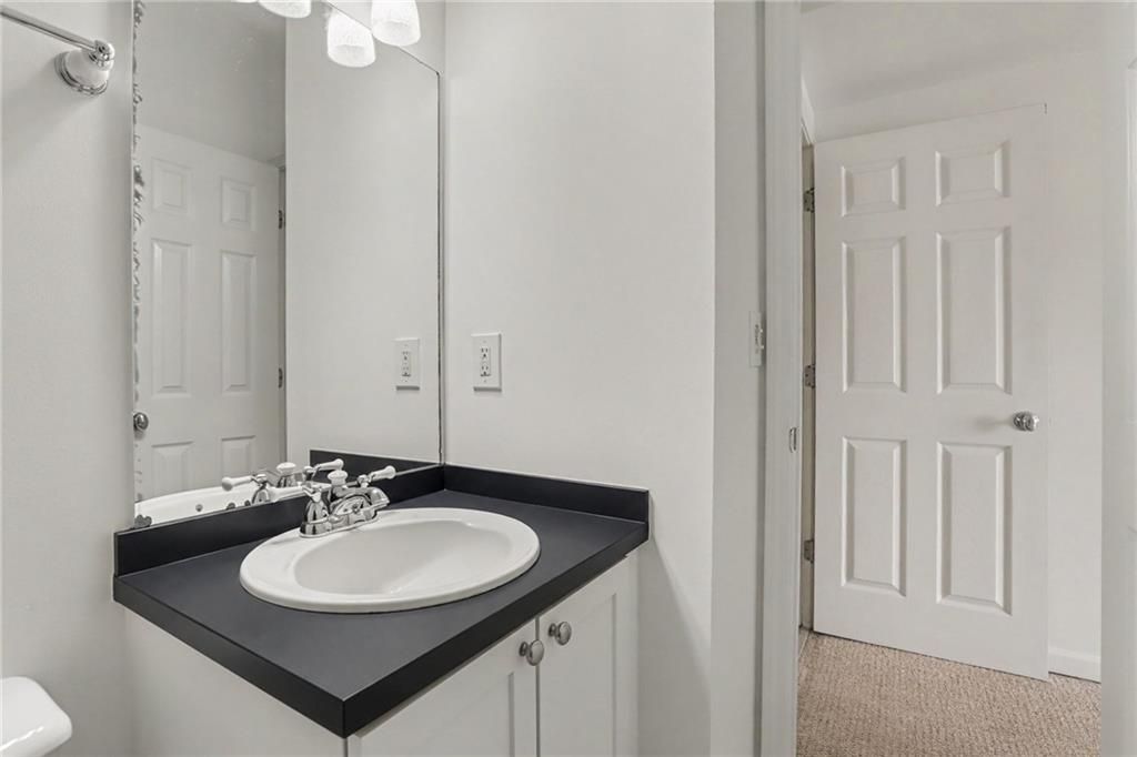 Image 15 of property listing at 3675 Peachtree Road NE 34, Atlanta, GA 30319