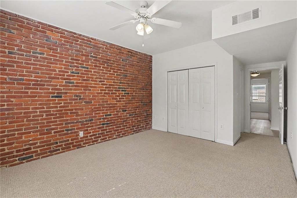 Image 17 of property listing at 3675 Peachtree Road NE 34, Atlanta, GA 30319