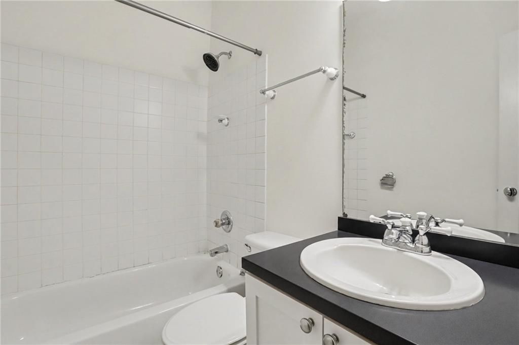 Image 18 of property listing at 3675 Peachtree Road NE 34, Atlanta, GA 30319