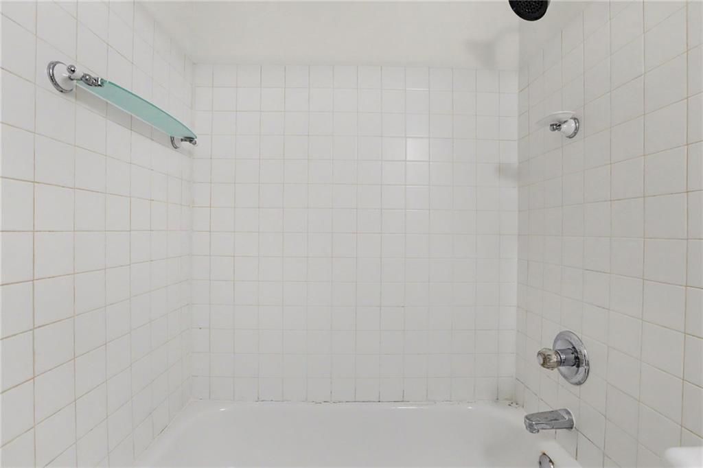Image 19 of property listing at 3675 Peachtree Road NE 34, Atlanta, GA 30319