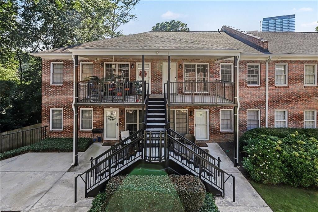 Image 2 of property listing at 3675 Peachtree Road NE 34, Atlanta, GA 30319