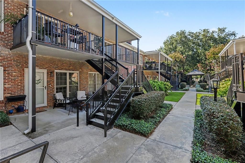 Image 3 of property listing at 3675 Peachtree Road NE 34, Atlanta, GA 30319