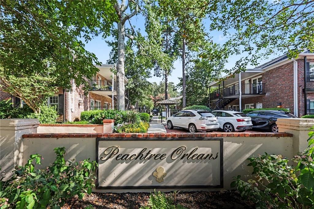 Image 4 of property listing at 3675 Peachtree Road NE 34, Atlanta, GA 30319