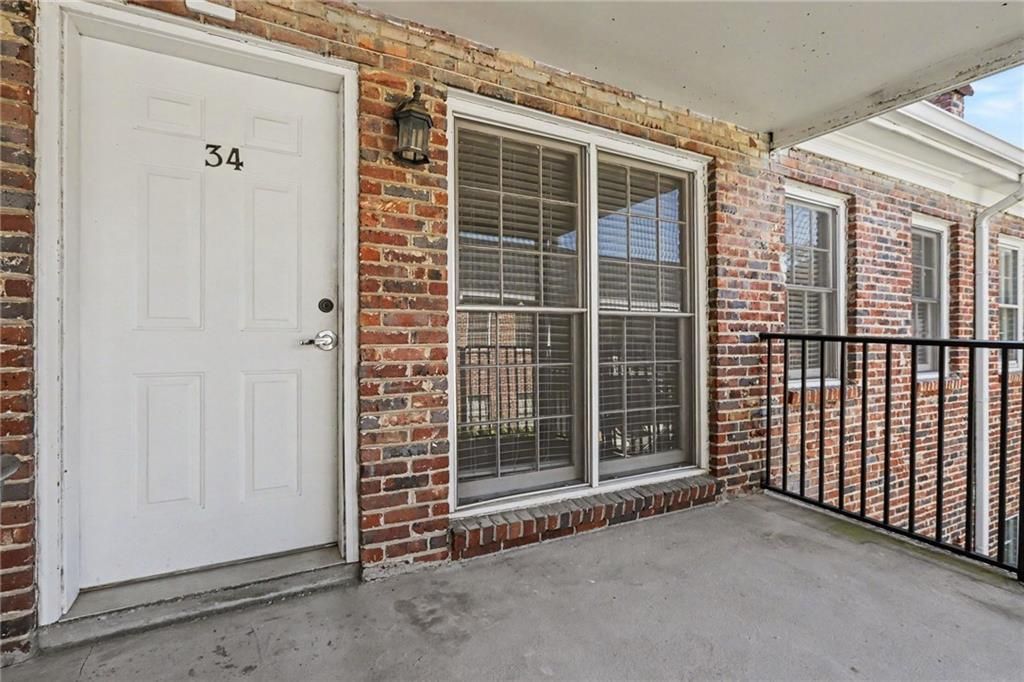 Image 5 of property listing at 3675 Peachtree Road NE 34, Atlanta, GA 30319