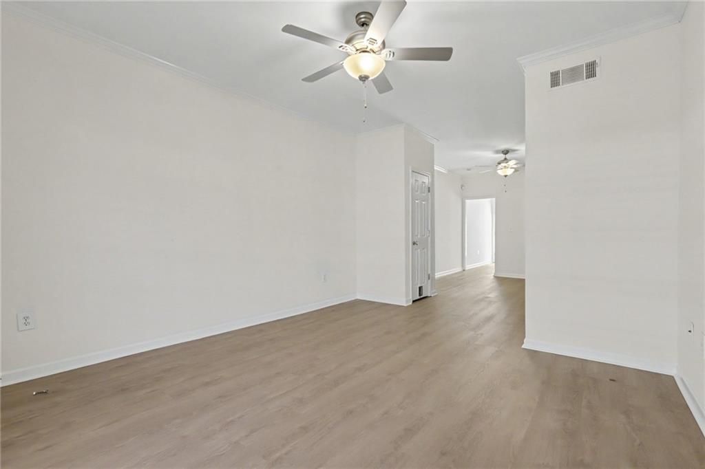 Image 7 of property listing at 3675 Peachtree Road NE 34, Atlanta, GA 30319