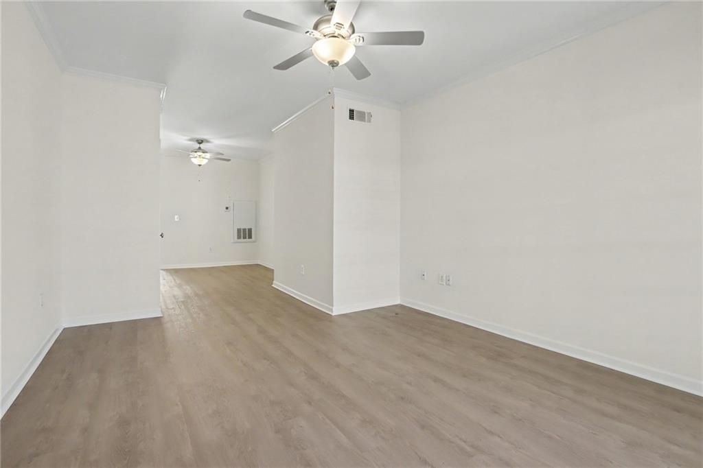 Image 8 of property listing at 3675 Peachtree Road NE 34, Atlanta, GA 30319