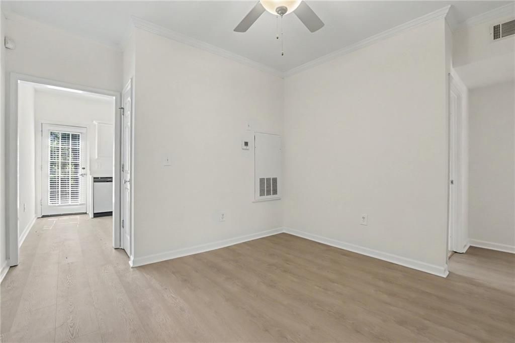 Image 9 of property listing at 3675 Peachtree Road NE 34, Atlanta, GA 30319