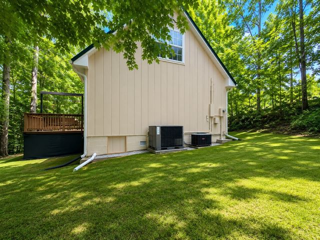 725 Calvert Ridge Rd, Westmoreland, TN 37186