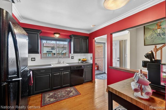 3920 Old Creek Road, Troy, MI 48084