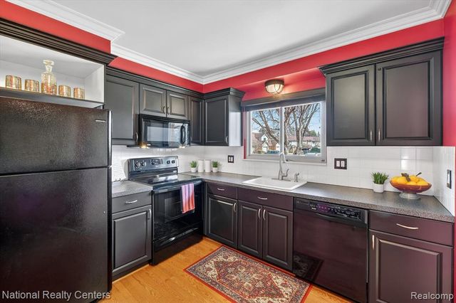 3920 Old Creek Road, Troy, MI 48084