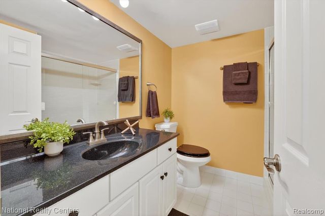 3920 Old Creek Road, Troy, MI 48084