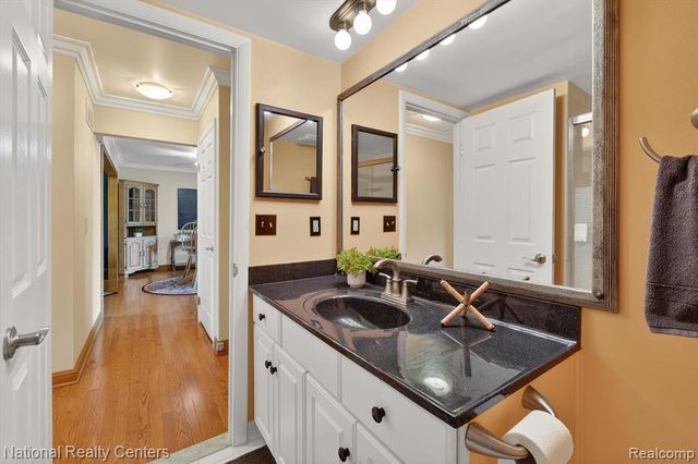 3920 Old Creek Road, Troy, MI 48084