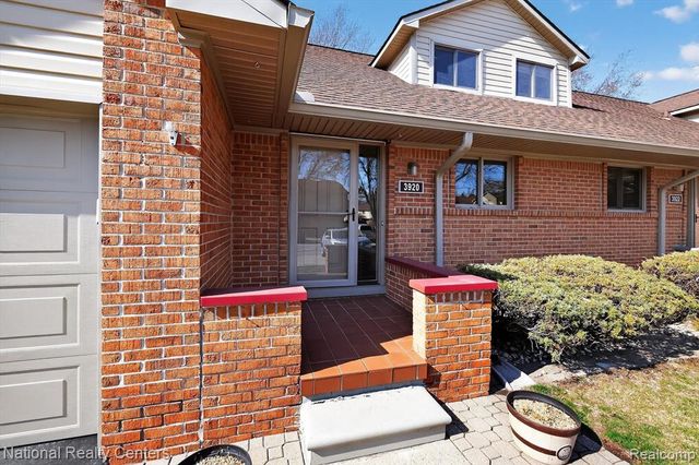 3920 Old Creek Road, Troy, MI 48084