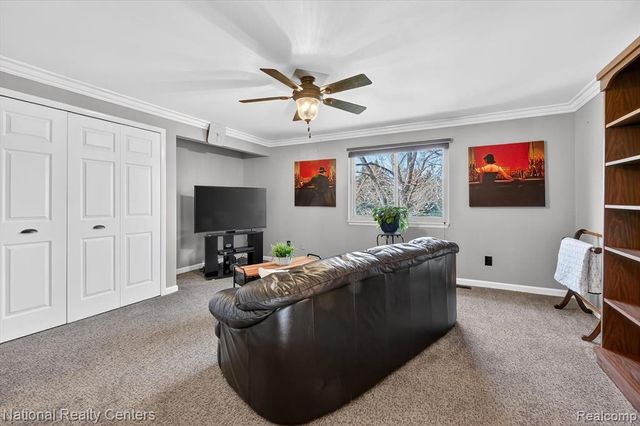 3920 Old Creek Road, Troy, MI 48084