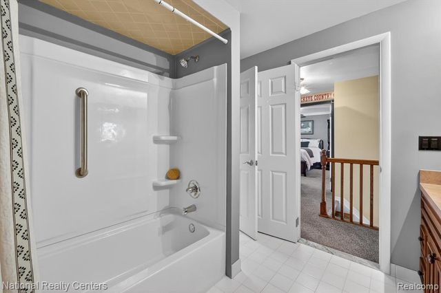 3920 Old Creek Road, Troy, MI 48084