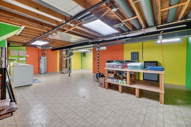 3920 Old Creek Road, Troy, MI 48084