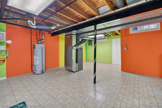 3920 Old Creek Road, Troy, MI 48084