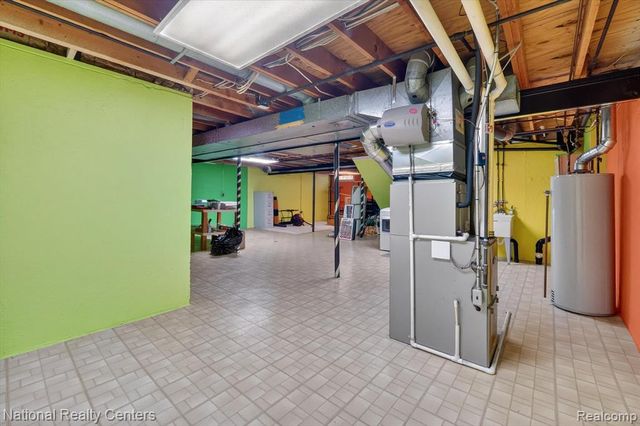 3920 Old Creek Road, Troy, MI 48084