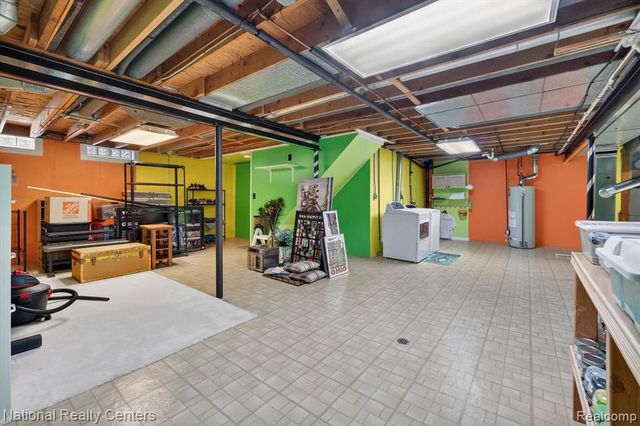 3920 Old Creek Road, Troy, MI 48084