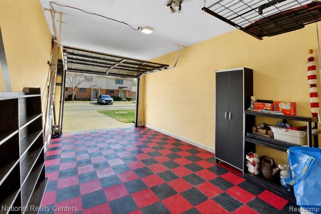 3920 Old Creek Road, Troy, MI 48084