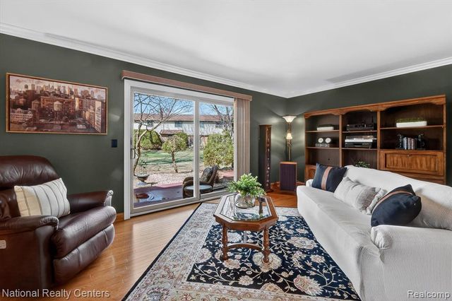 3920 Old Creek Road, Troy, MI 48084