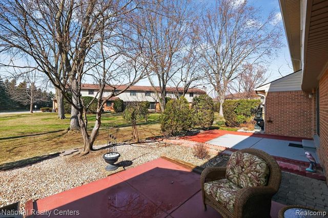 3920 Old Creek Road, Troy, MI 48084