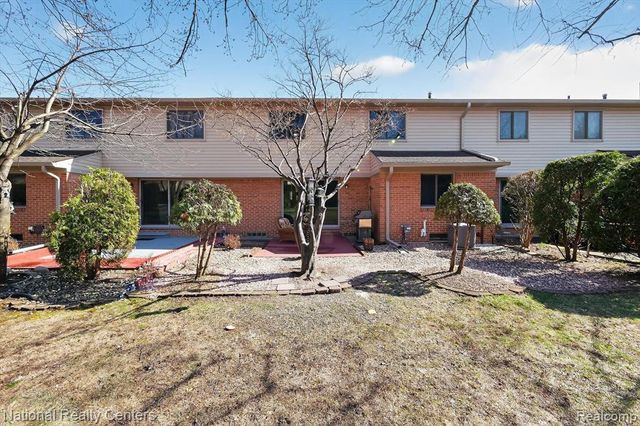 3920 Old Creek Road, Troy, MI 48084