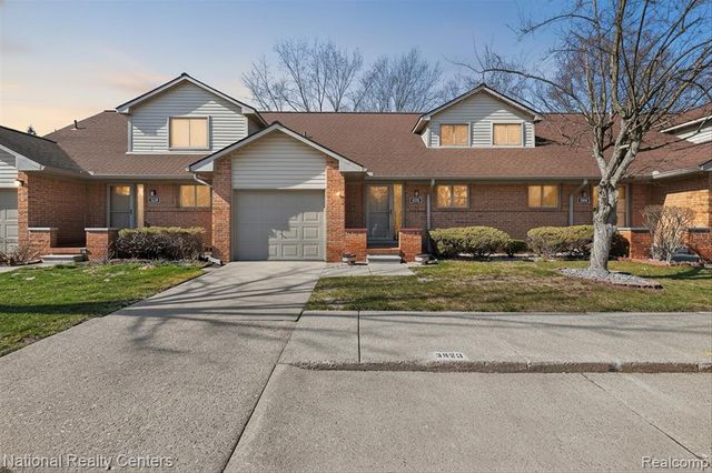 3920 Old Creek Road, Troy, MI 48084